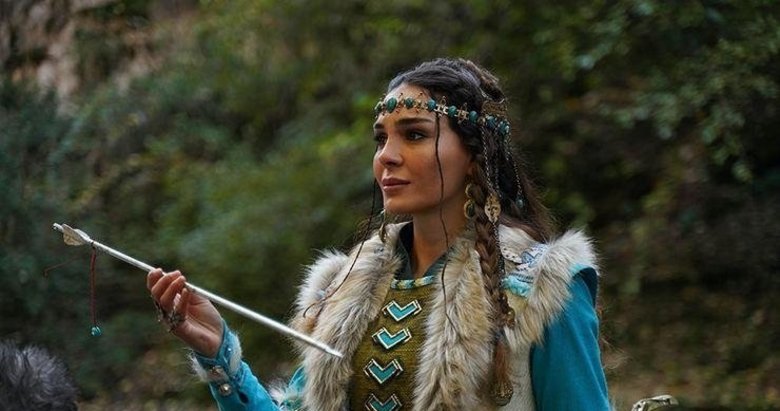 Akkız esaretten kurtulup kılıç kuşanıyor