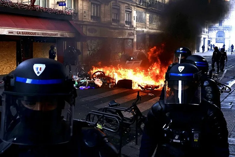 avrupada-sokaklar-alev-alev-protestolar-5-ulkeye-yayildi-1792391238616.jpeg