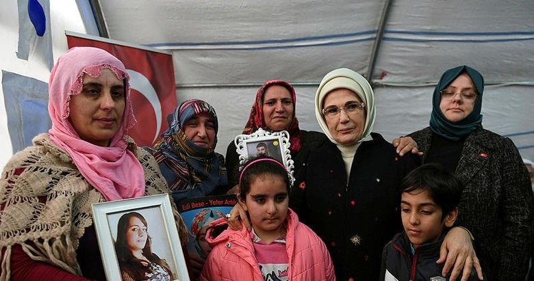 Emine Erdoğan’dan evlat nöbetindeki ’Diyarbakır Anneleri’ne ziyaret!