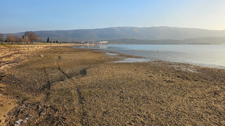 Deniz çekilince ortaya çıktı! Balıkesir’de şaşırtan manzara