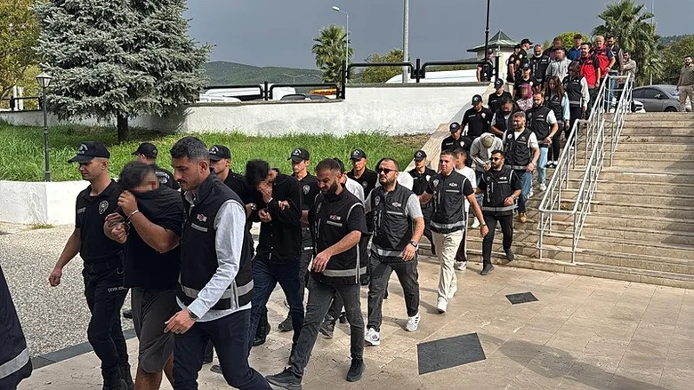 SON DAKİKA: ’Sokaklar Güvende’ operasyonunda flaş gelişme! Muğla ve İzmir dahil 8 şehirde 13 kişi tutuklandı
