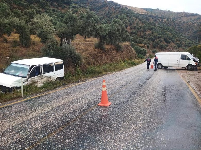 Aydın’da minibüsler çarpıştı! 2 kişi yaralandı
