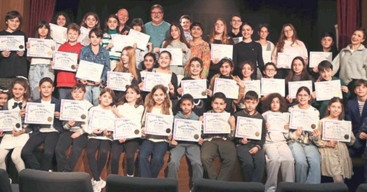 Çocuklar Folkart Academy’den mezun oldu