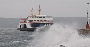 Çanakkale’de feribot seferlerine ’fırtına’ engeli