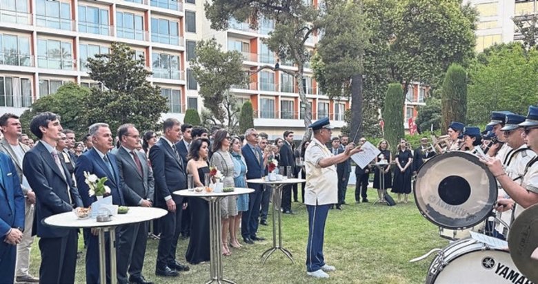 İzmir’de İtalya Cumhuriyeti’nin kuruluş yıl dönümü kutlandı