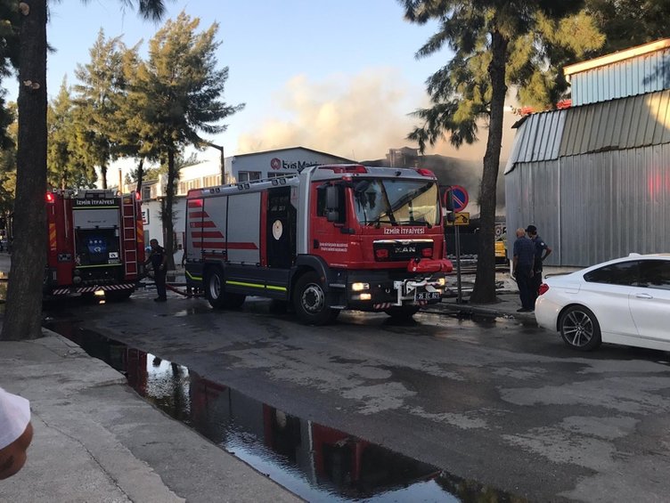 İzmir Çiğli’de fabrika yangını