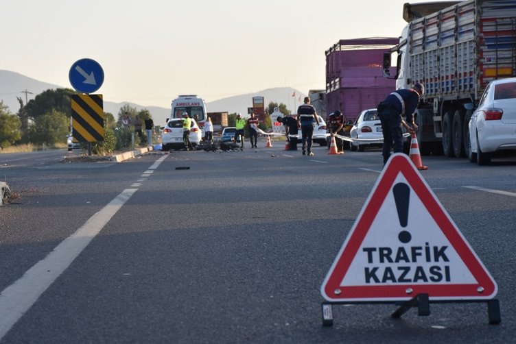 İzmir’de otomobille çarpışan motosikletin sürücüsü öldü