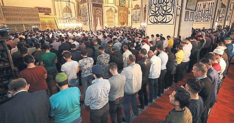 Ramazan ayı bayramla taçlanıyor