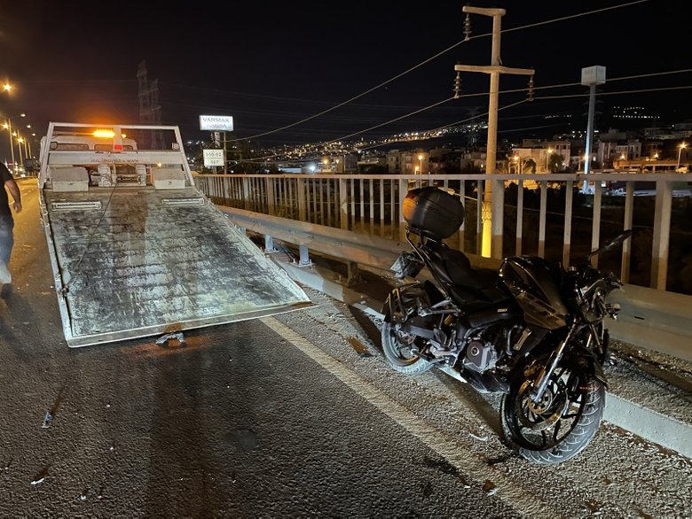 İzmir’de korkunç son: Kamyona arkadan çarpan motosiklet sürücüsü...