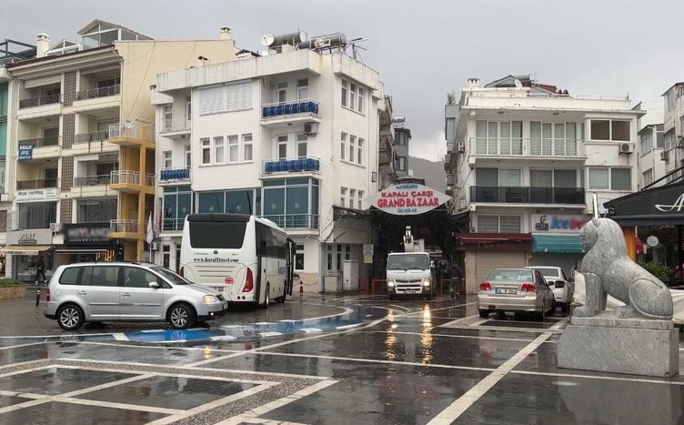 Turizm merkezi Marmaris’i lağım kokusu sardı! Esnaf çileden çıktı