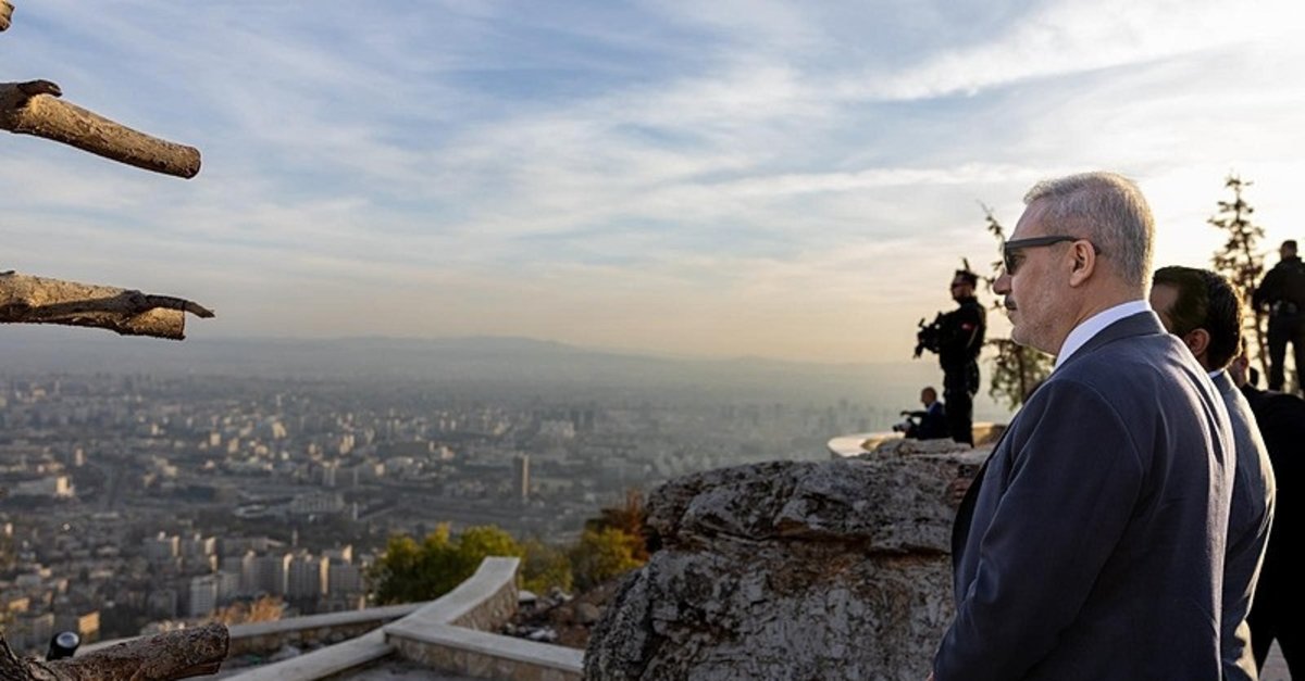 Dışişleri Bakanı Fidan, Suriye'de Kasyun Dağı'ndan Şam'ı seyretti