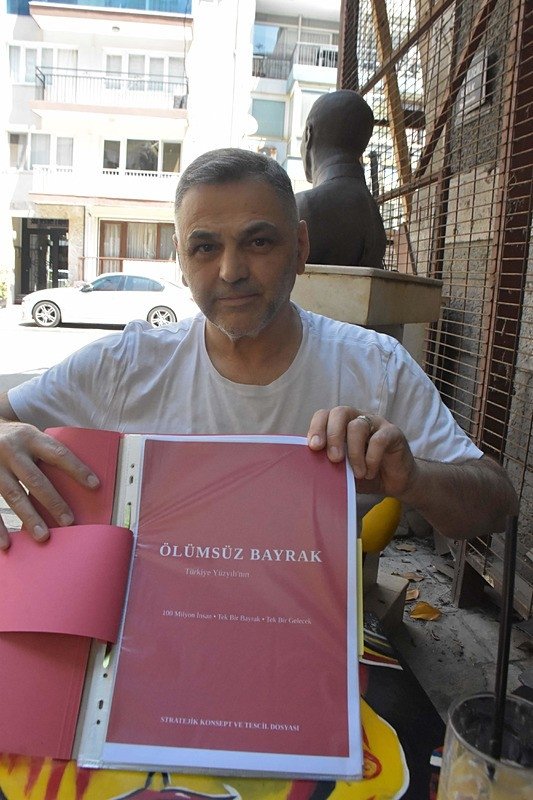 izmirde-1-milyon-kisilik-turk-bayragi-hedefi-dunya-kupasi-icin-guinness-rekoru-yolculugu-basladi-1780384035649.jpeg