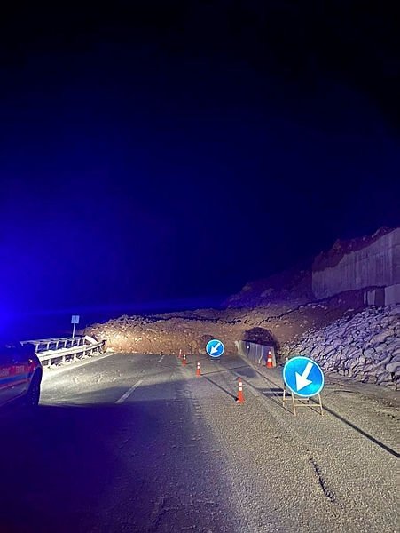 Bolu Dağı’nda heyelan! TEM trafiğe kapandı