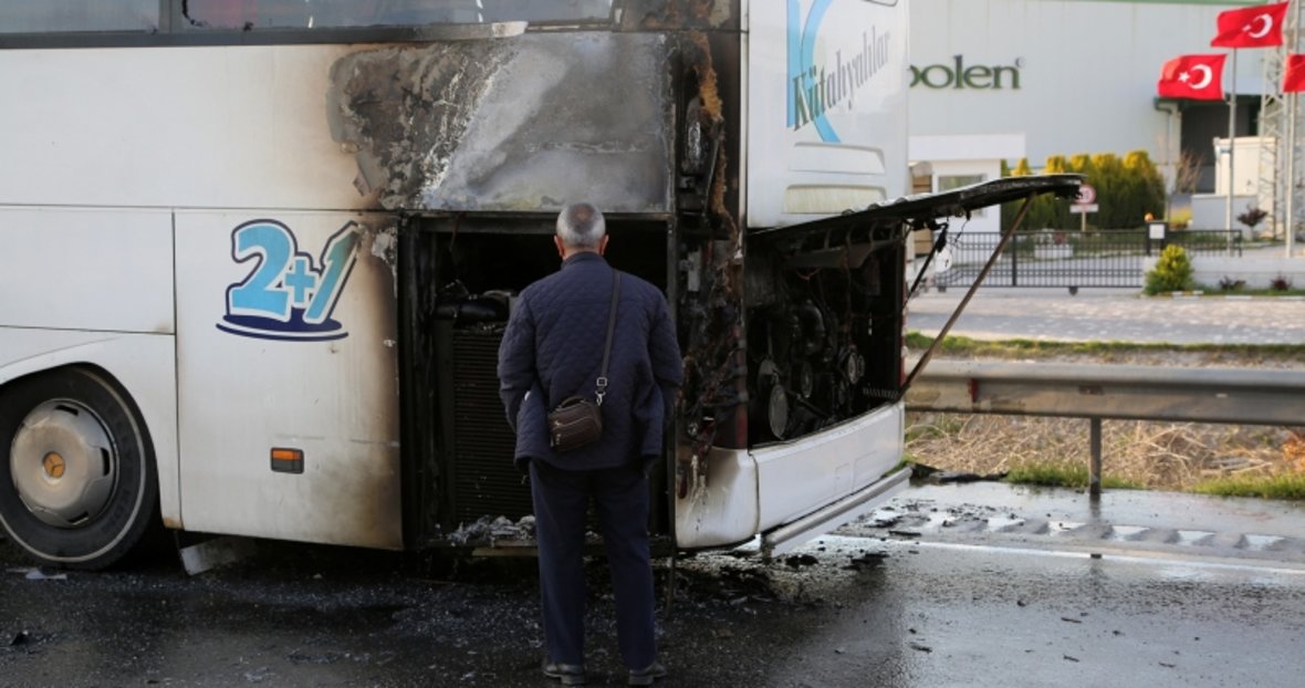 Manisa Da Seyir Halindeki Otobus Alev Aldi Manisa Haberleri