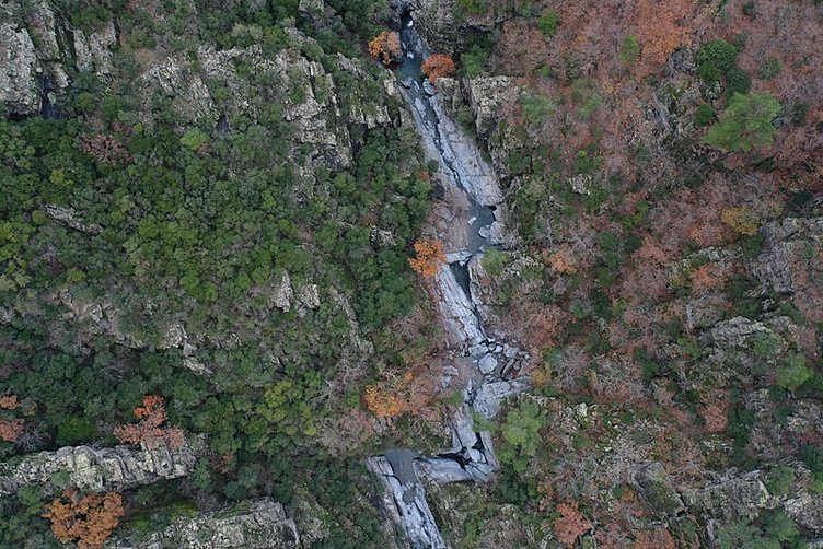 Sislerle kaplanan Kazdağları dronla görüntülendi