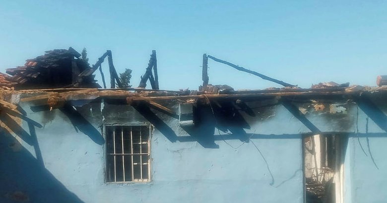 Manisa’da yangın: 3 ev kullanılamaz hale geldi