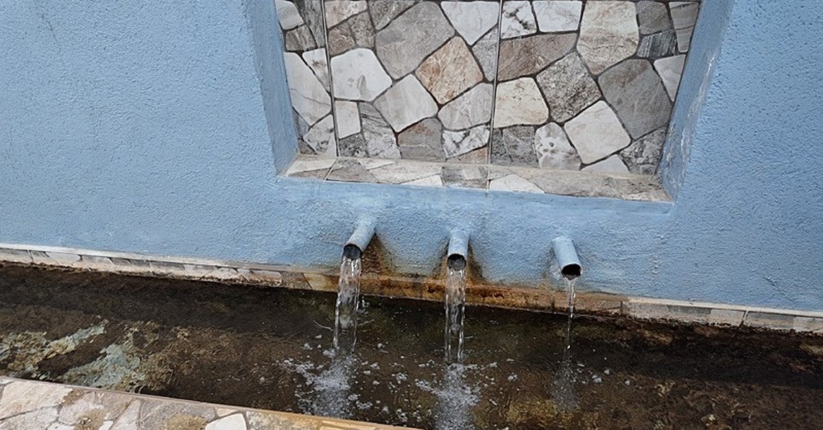 Osmanlı'dan günümüze! 'Tarihi Ayvaz Çeşmesi' 156 yıldır akıyor! Kütahya'da Yaz kış buz gibi