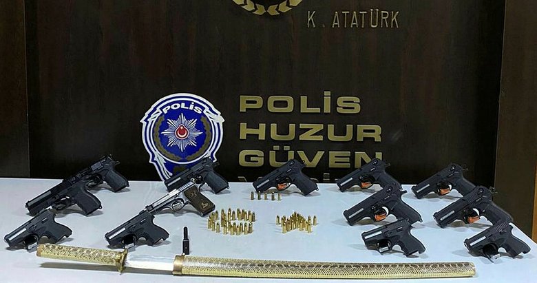İzmir’de yasa dışı silah ticareti yaptığı iddia edilen kişi tutuklandı