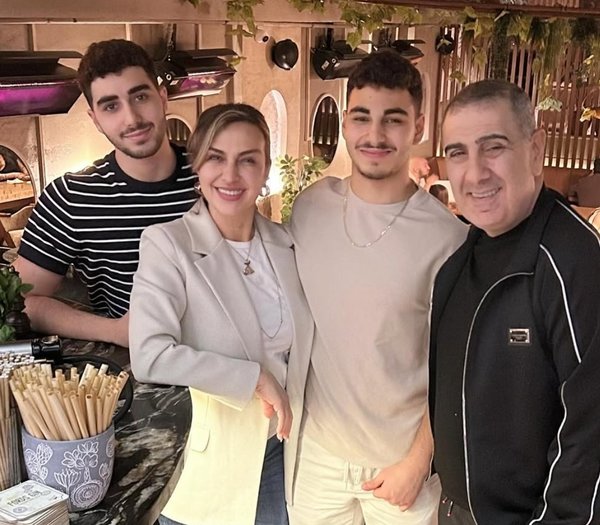 15 yıl evlat hasreti çekmişlerdi...Eda Özülkü ile Metin Özülkü’nün ikizleri koca delikanlı oldu!