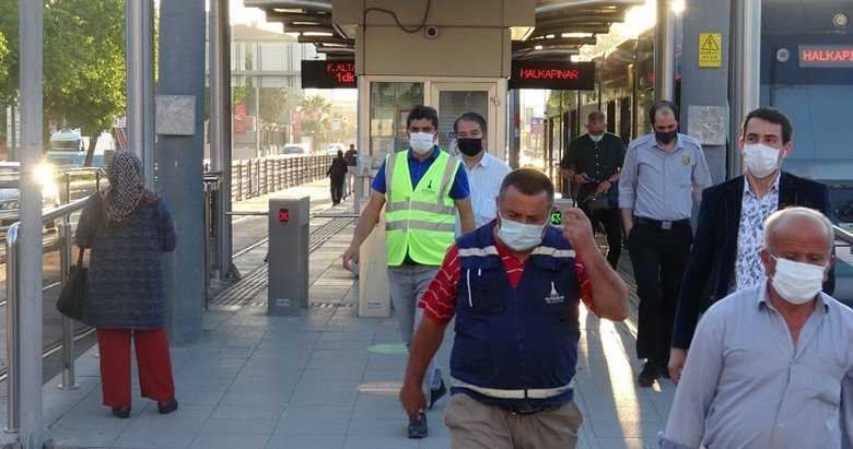 Tam kapanma sona erdi, İzmir’de yoğunluk başladı