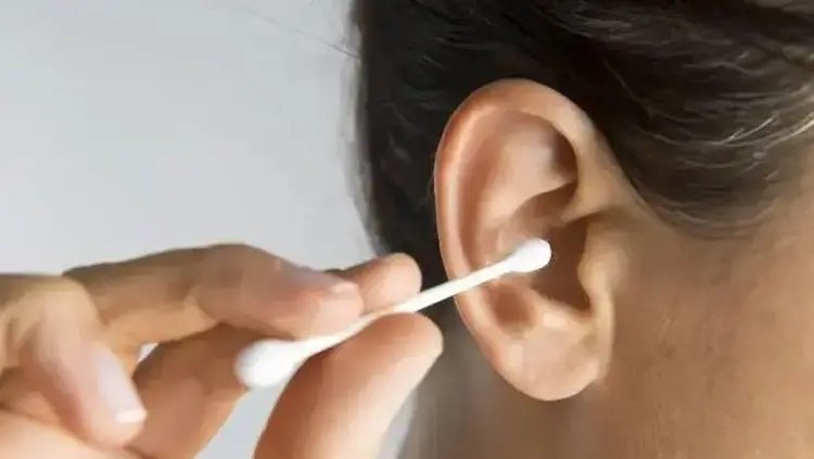 Yanlış kulak temizliği işitme kaybına yol açabilir!