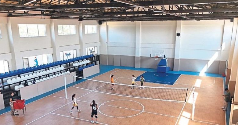 Sultanhisar Spor Salonu hizmete açıldı