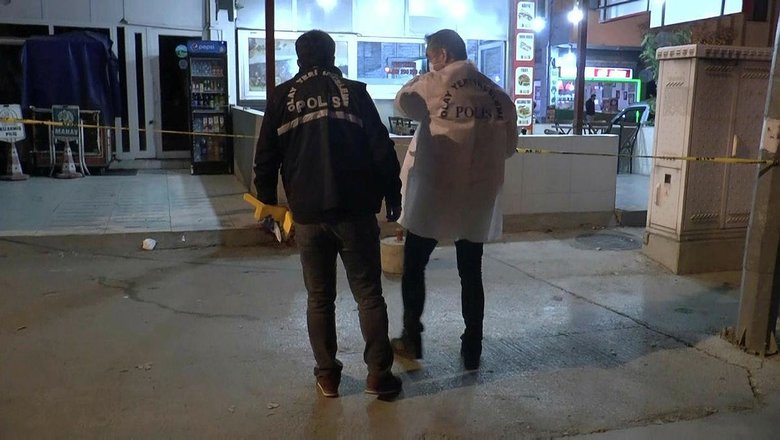 Karnını doyurmak için oturduğu kokoreççide ayağından vuruldu