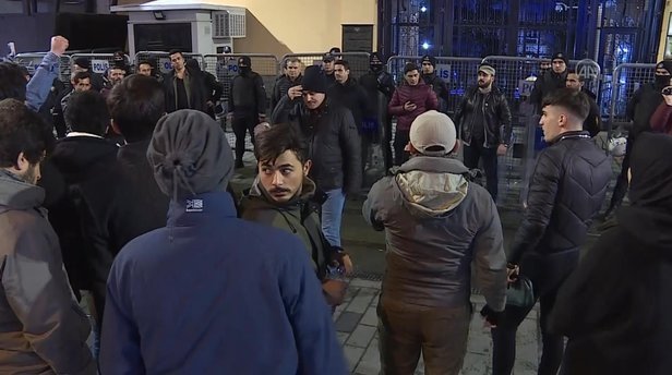 Son dakika: İdlib’deki alçak saldırının ardından Rusya’nın İstanbul Başkonsolosluğu önünde protesto