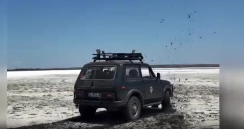 Çanakkale’de Tuz Gölü’nde drift attı: Trafikten menedildi