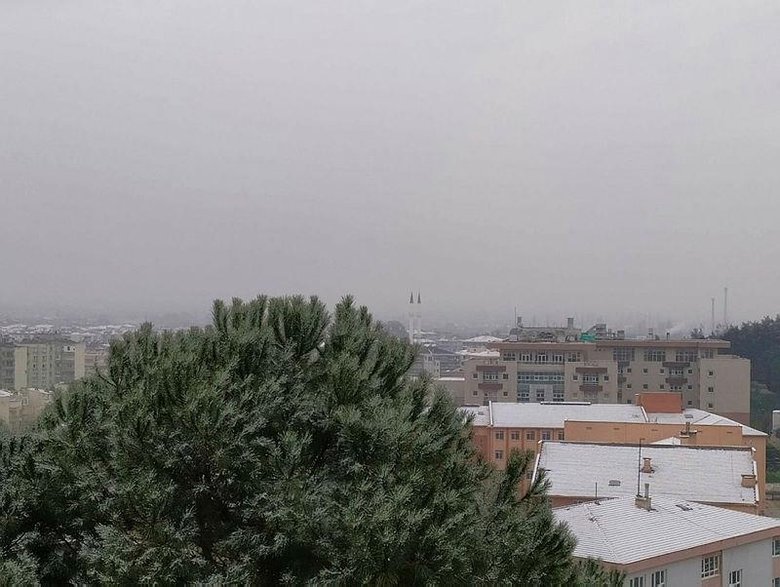 10 yıl aranın ardından Tire merkeze kar yağdı