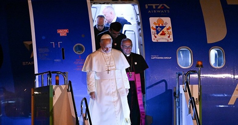 Papa 14. Leo İstanbul’a geldi