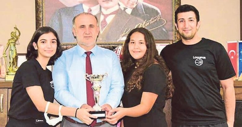 Sahte şampiyonluktan geri adım atmadı