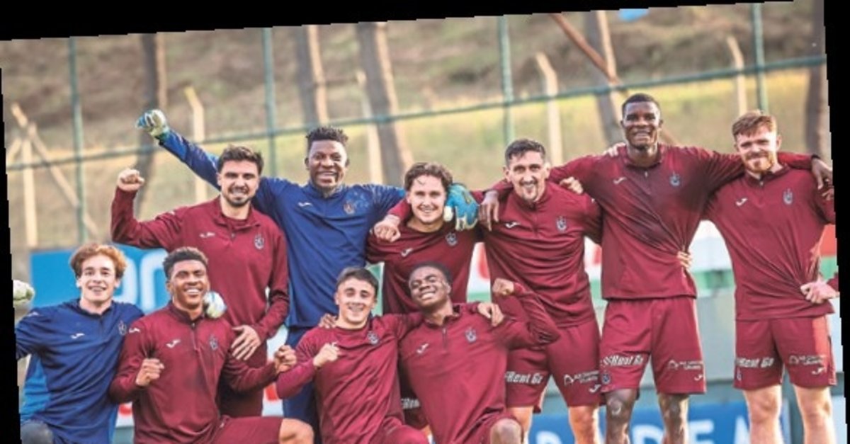 Bordo-mavililer ligde Gaziantep FK önünde