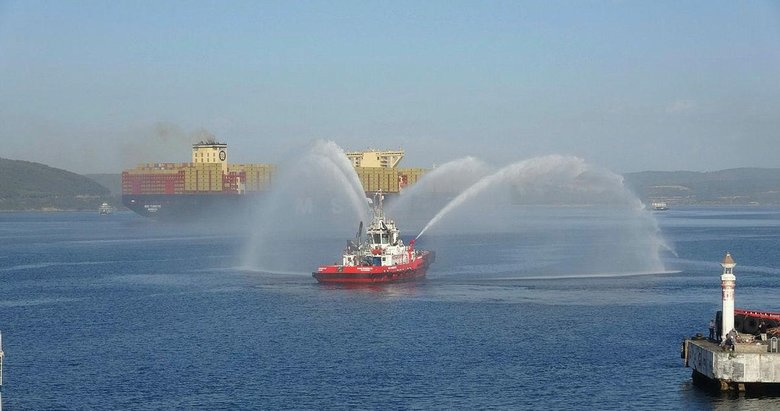 Dünyanın en büyük konteyner gemilerinden! MSC Türkiye Çanakkale Boğazı’ndan geçti