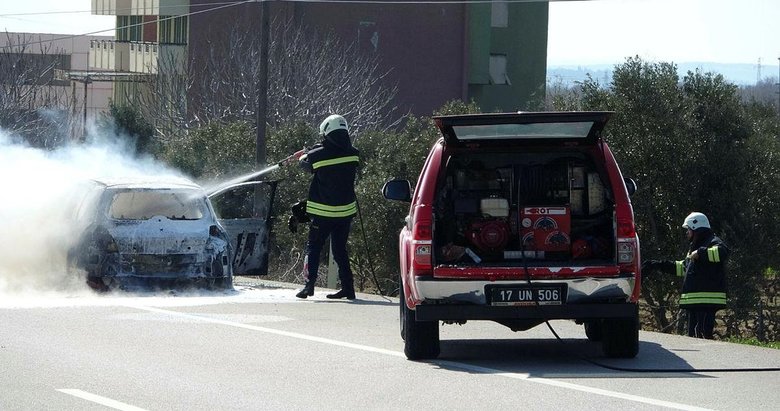 Çanakkale’de seyir halindeki otomobil yandı