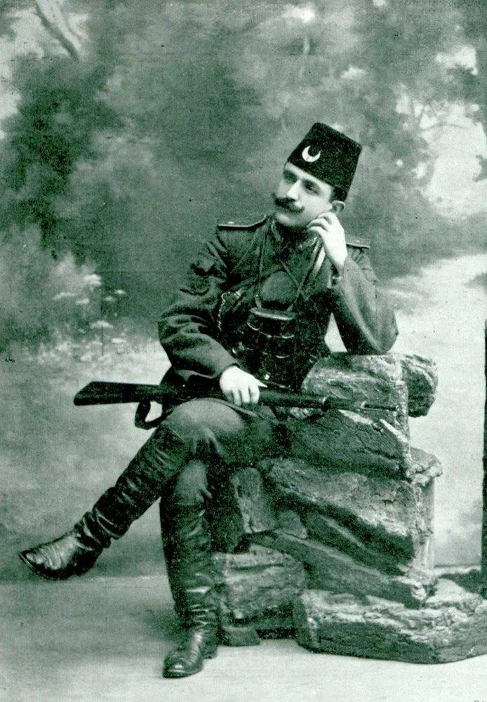 bir-imparatorlugun-kaderini-degistiren-adam-enver-pasanin-mezari-neden-yillarca-gizli-kaldi-1785250059292.png