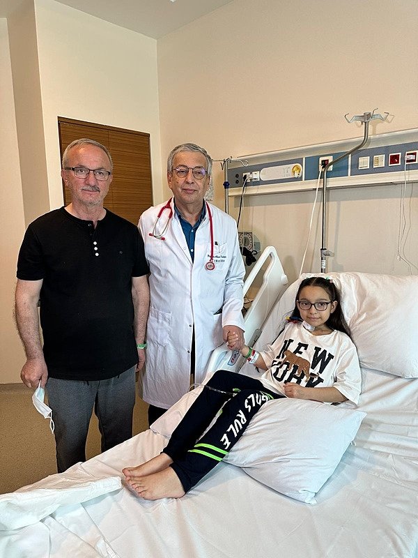 Küçük Ayşe’nin çifte bayramı