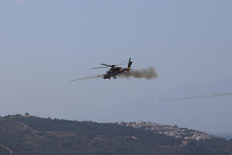 Hedefler başarıyla vuruldu! İzmir’de vatandaşlar ilgi ve heyecanla takip etti
