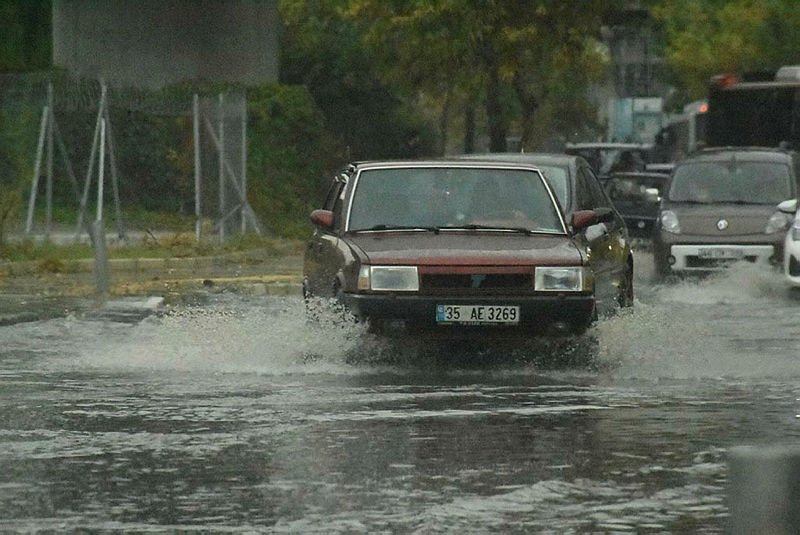 İzmir’den yağmur manzaraları