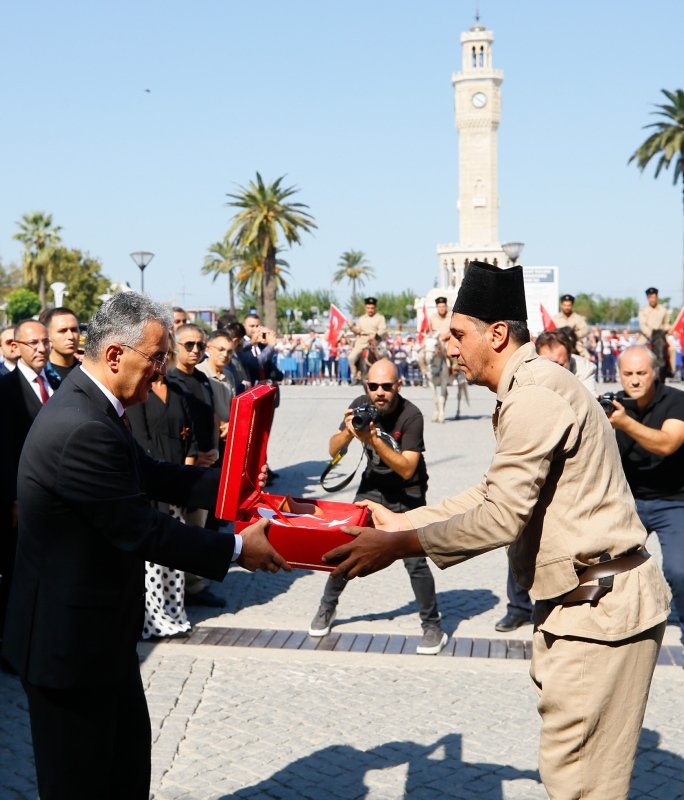 İzmir’in düşman işgalinden kurtuluşunun 97. yıl dönümü kutlamaları! Dikkat çeken fotoğraflar