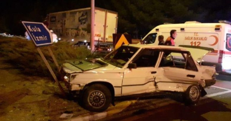 Uşak’ta tır ile otomobilin çarpıştığı kazada 2 kişi yaralandı