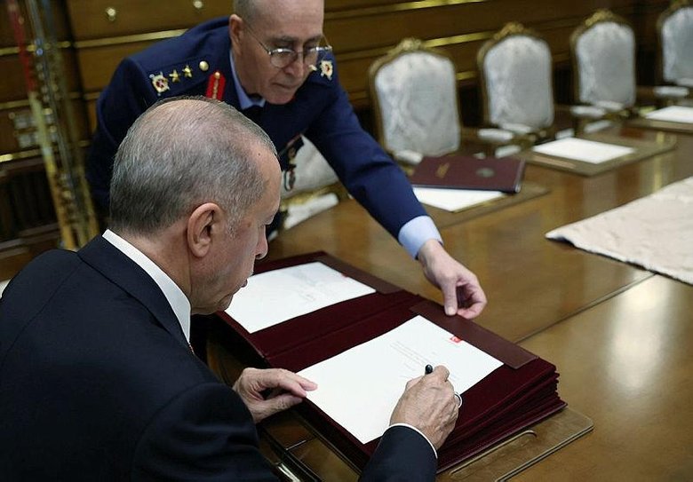 YAŞ toplantısı kararları açıklandı! Yeni Genelkurmay Başkanı Metin Gürak oldu