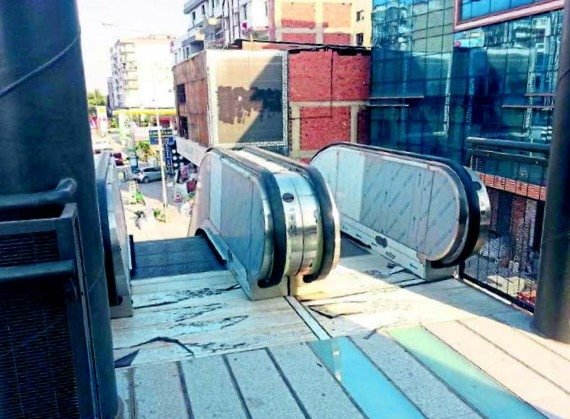 Kullanılmadan çürüyen üst geçit