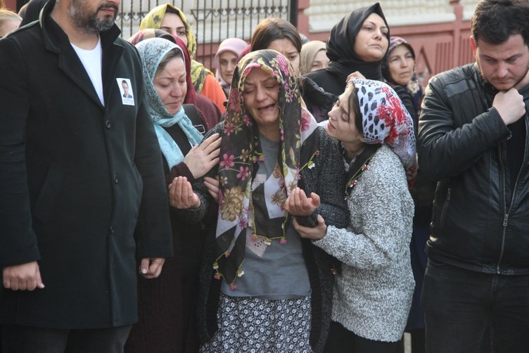 İzmir Çiğli’de sevgilisi tarafından öldürülen polis memuru gözyaşlarıyla uğurlandı