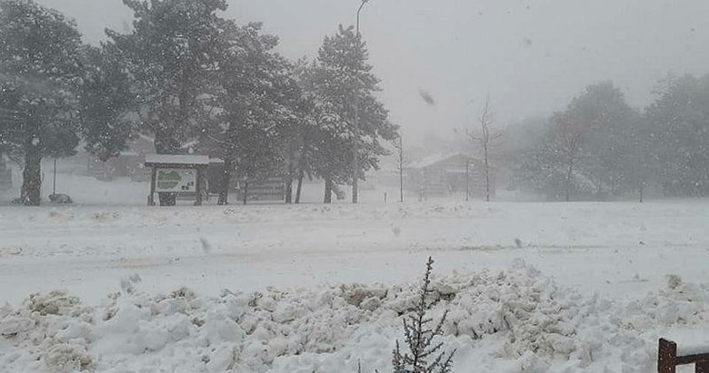 Spil Dağı’nda kar kalınlığı 30 santimetreyi geçti