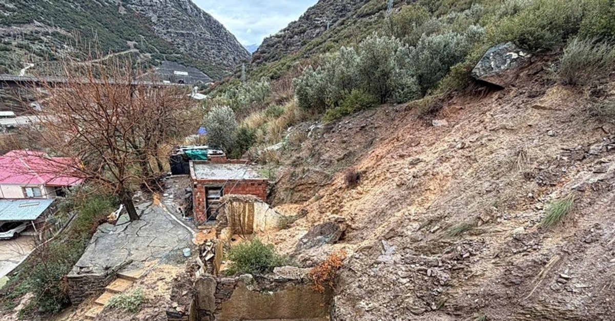 Osmaniye'de toprak kaydı: 5 ev tahliye edildi