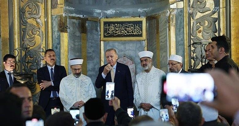 Başkan Erdoğan’dan İstanbul Mushafı hediyesi