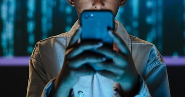 Bakan Göktaş’tan sosyal ağ sağlayıcılarına 15 yaş önerisi