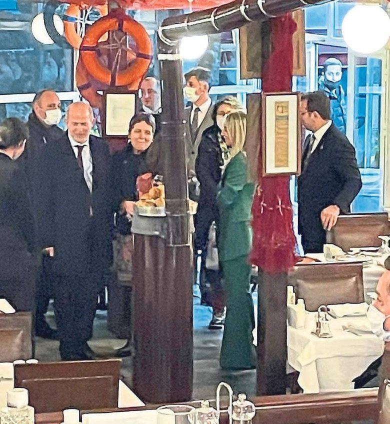 İstanbullular çile çekerken İmamoğlu balıkçıda keyif yaptı