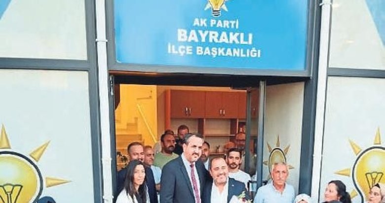 AK Parti Bayraklı’da bayrak değişimi